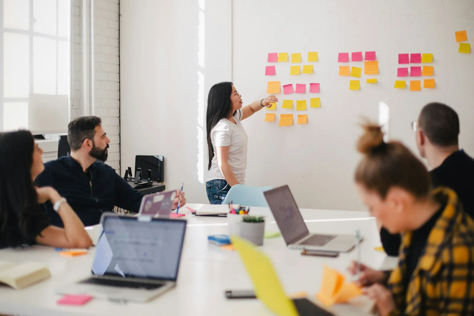 Team bei einem gemeinsamen Workshop